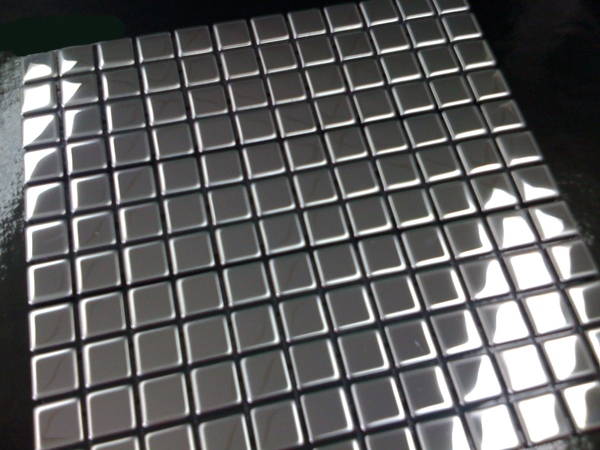 Glomesh Stainless steel mosaic tile perfect for kitchen and bathroom splashbacks