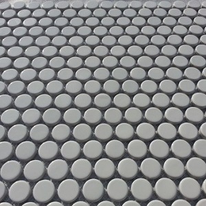 A matte white round penny porcelain, mosaic til. A wall tile wel suited as a splashback tile or use as a bathroom wall tile.