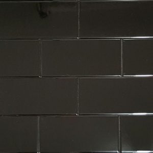 A black spanish ceramic sbway tile. Perfect for use in bathroom and kitchen splashbacks